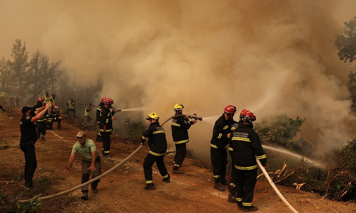 Φωτιά στα Βίλια: Μετά τη μεγάλη φωτιά στην Κερατέα στο Λαύριο νέος «συναγερμός» ηχεί στην πυροσβεστική! Και αυτό καθώς υπάρχει πυρκαγιά  σε δασική έκταση στα Βίλια, στην Αττική.