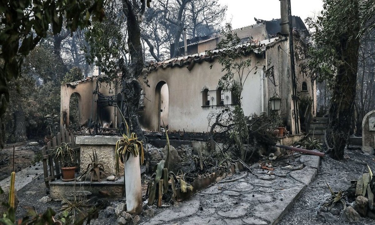 Φωτιά στη Βαρυμπόμπη: Καταγγελίες από κατοίκους της περιοχής, για πλιάτσικο στα καμένα!