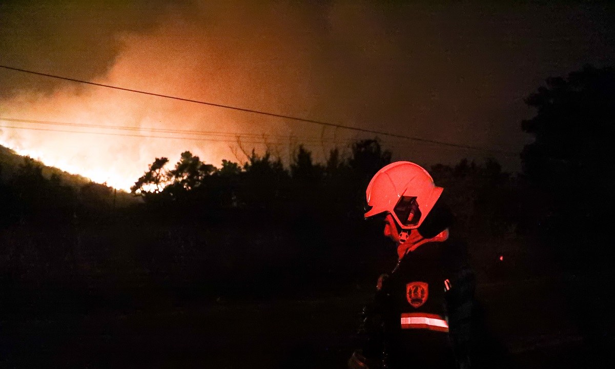 Φωτιά: Πέρασαν οι φλόγες στην Ιπποκράτειο Πολιτεία