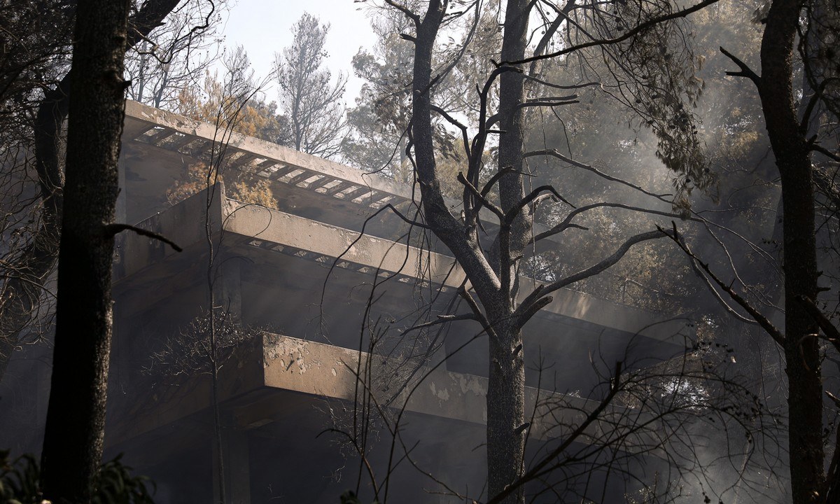 Φωτιά - Θρακομακεδόνες: Δεν υπάρχουν λέξεις για να περιγράψουν τις εικόνες καταστροφής που βιώνει (και) η συγκεκριμένη περιοχή.