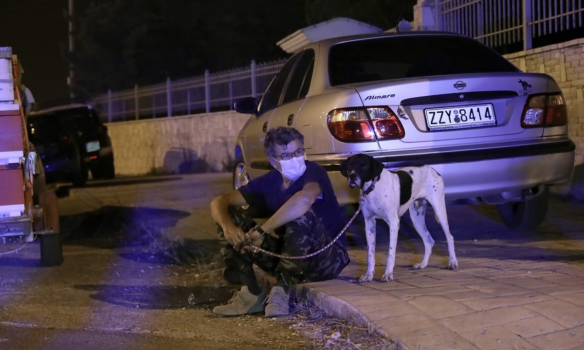 Στην Ελλάδα σήμερα (όσοι ζούμε) ζούμε από σύμπτωση -και από μεμονωμένες προσπάθειες αυτοθυσίας