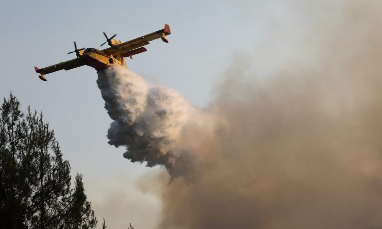 Φωτιά στην Αττική – Ξεκίνησαν τα εναέρια μέσα – Κόλαση σε Ιπποκράτειο Πολιτεία και Αφίδνες