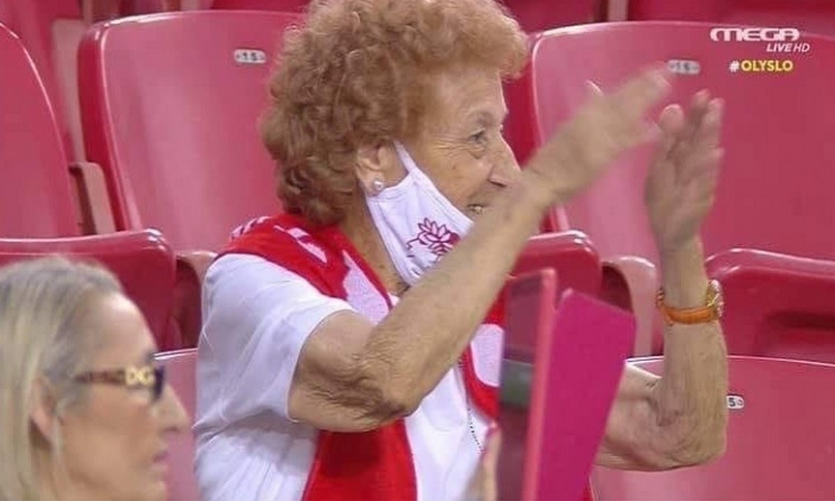 Viral: Η γιαγιά που έκλεψε την παράσταση στο Ολυμπιακός - Σλόβαν Μπρατισλάβας