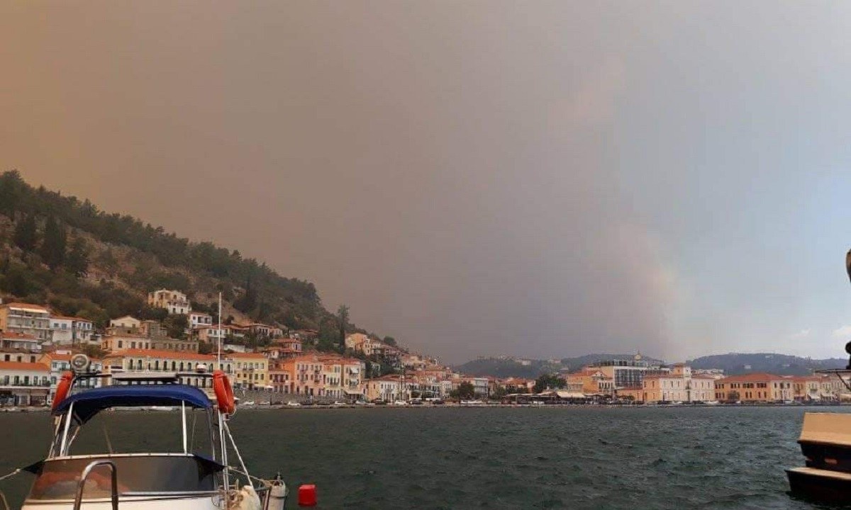 Φωτιά στη Μάνη: Eκκενώνεται Γύθειο και το Μαυροβούνι