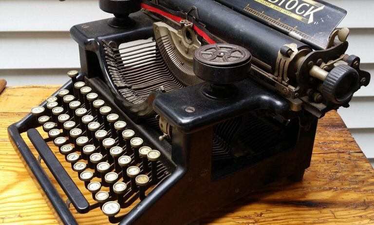 Όταν σίγησε η γραφομηχανή, χάθηκε η δημοσιογραφία!
