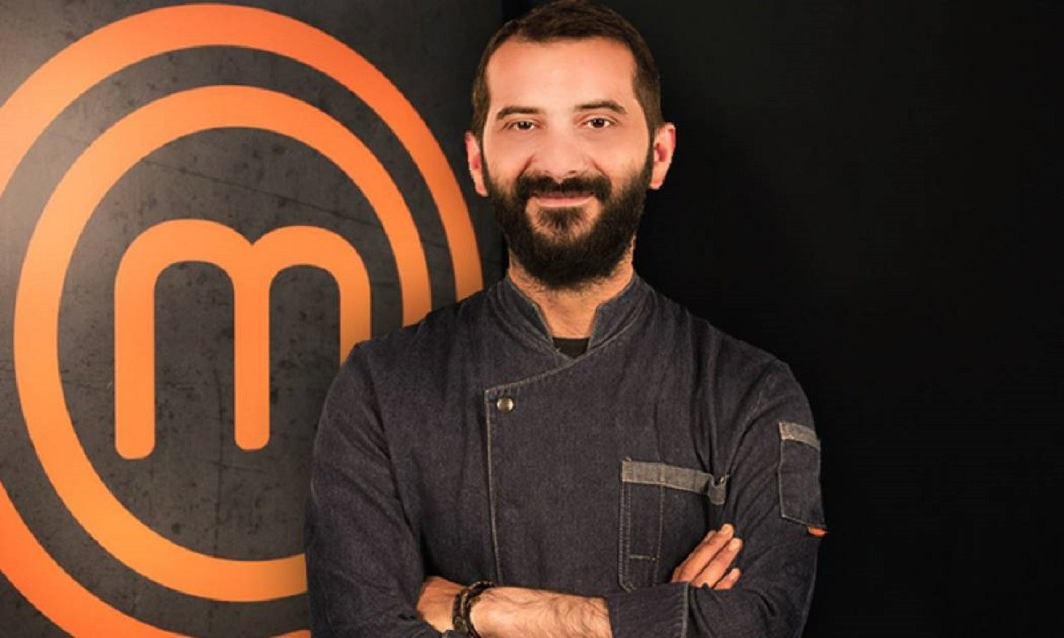 Ο εκ των κριτών του MasterChef Λεωνίδας Κουτσόπουλος είπε «αντίο» στο καλοκαίρι με το τραγούδι «Ηλιόπετρα» του Σωκράτη Μάλαμα του οποίου τους στίχους και τη μουσική έχει γράψει ο Θανάσης Παπακωνσταντίνου.