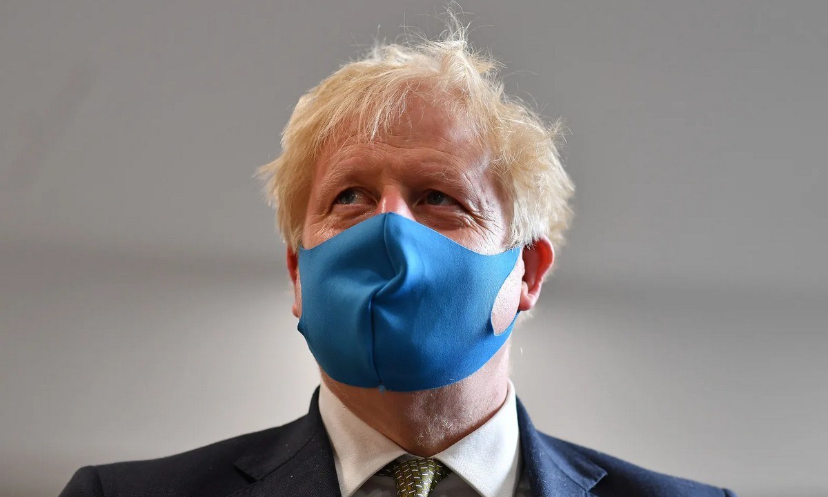 Βρετανία: Πέταξαν τις μάσκες αν και λένε ότι τις φοράνε