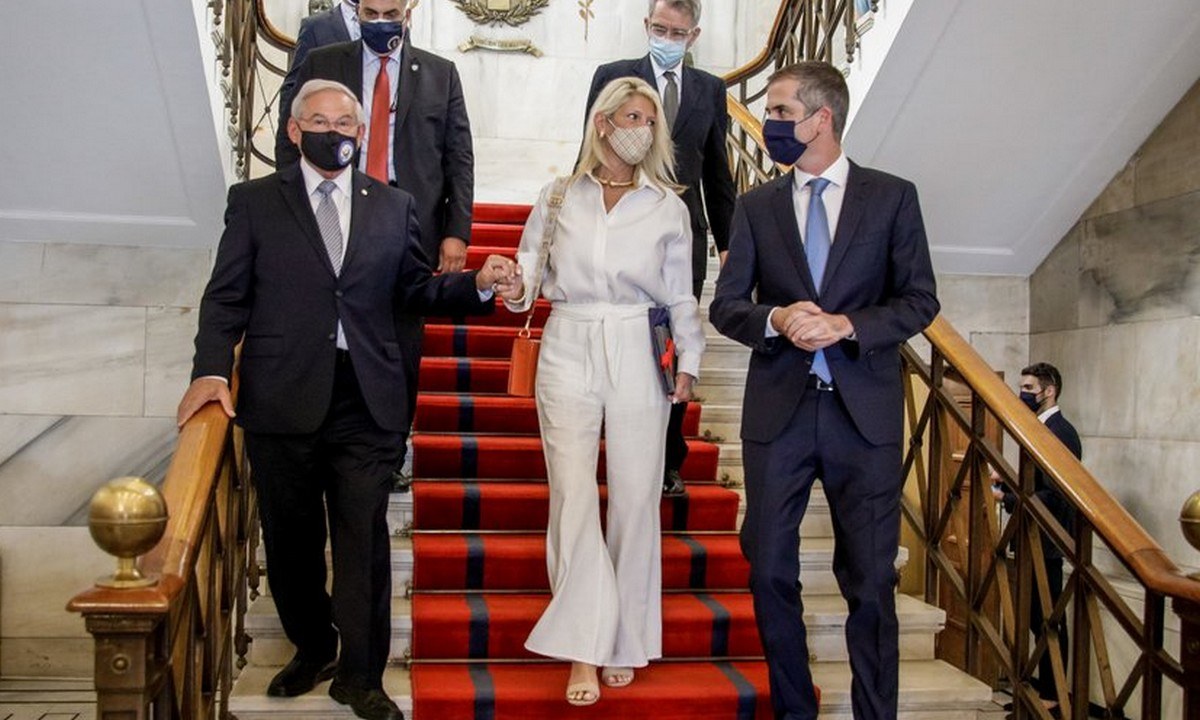 Ναντίν Αρσλανιάν: Η εντυπωσιακή σύζυγος του Γερουσιαστή Μενέντεζ