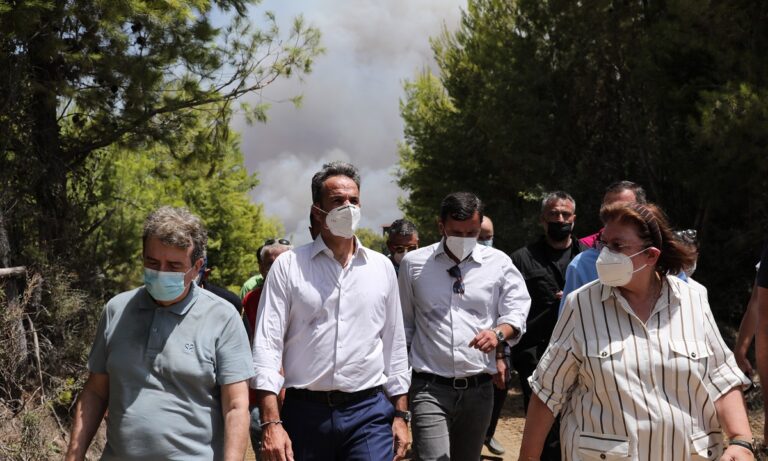 Φωτιά – Μητσοτάκης: Ανακοινώνει μέτρα στήριξης των πυρόπληκτων