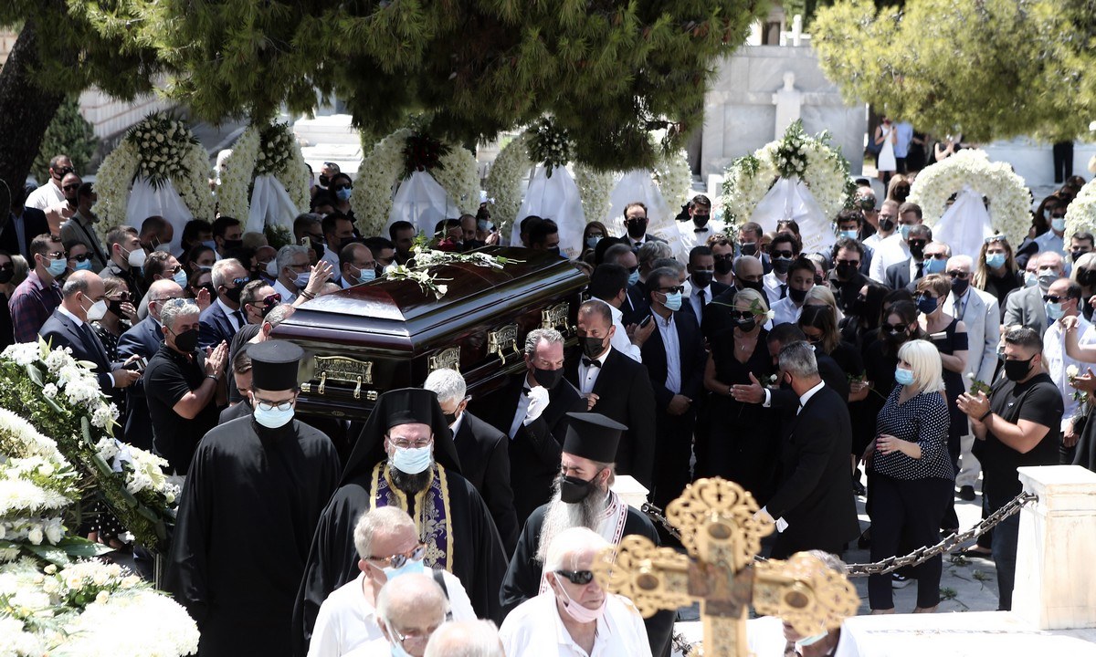 Κωνσταντίνος Μίχαλος: Σε κλίμα βαθιάς οδύνης η κηδεία του