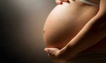 Νότια Αφρική: Εκρηκτική αύξηση στις εγκυμοσύνες νεαρών κοριτσιών με τον κορονοϊό