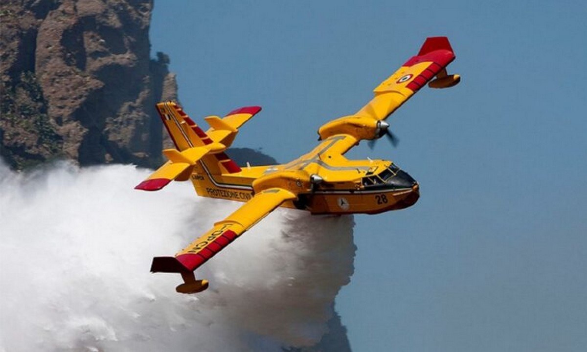 Γι’ αυτό τον λόγο τα πυροσβεστικά αεροπλάνα δεν πετάνε ακριβώς πάνω απο τις φωτιές