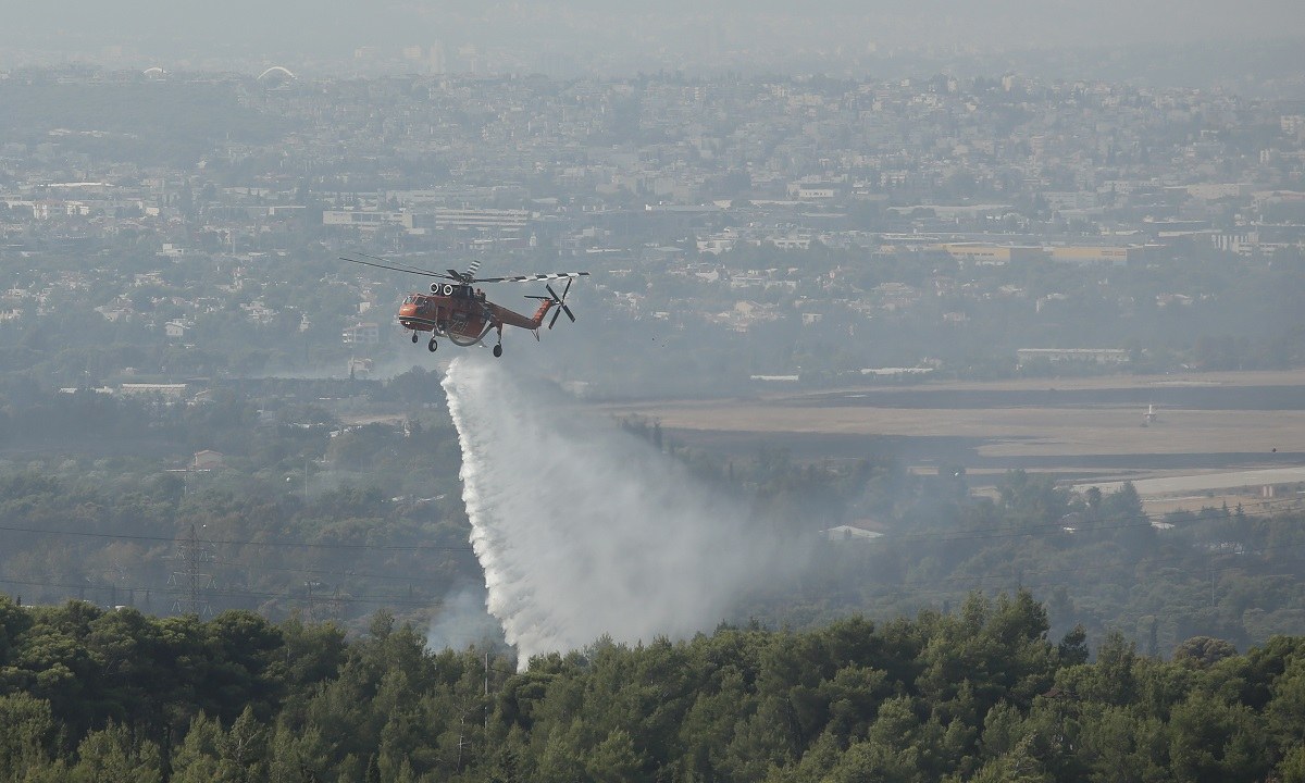 Φωτιά στη Βαρυμπόμπη: Συναγερμός στην Πυροσβεστική – Έντονες αναζωπυρώσεις στις Αδάμες!