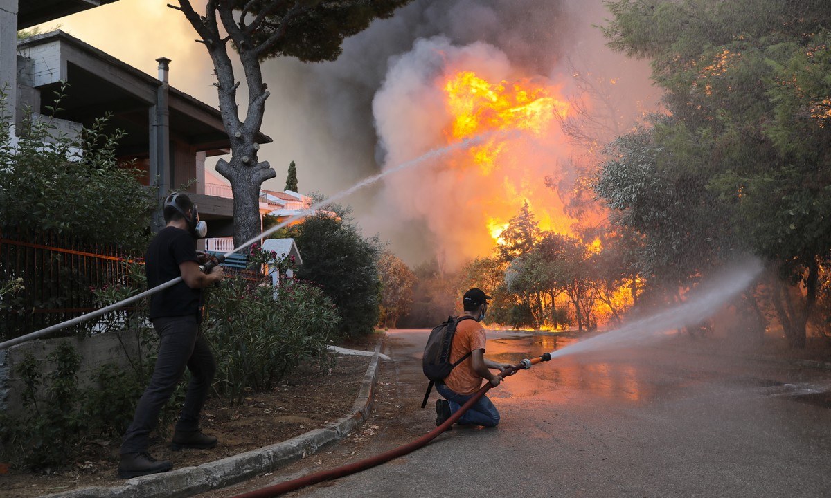 Φωτιά Βαρυμπόμπη: Δείτε ποιες περιοχές δεν έχουν ρεύμα εξαιτίας της πυρκαγιάς