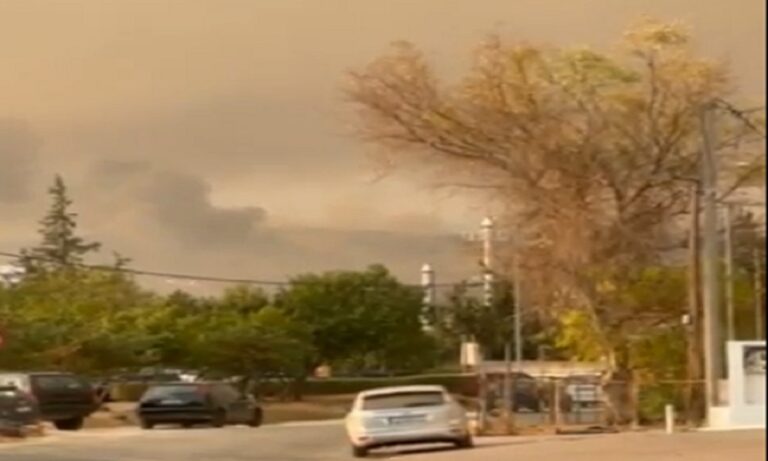 Φωτιά Βαρυμπόμπη: Συνεχίζονται οι παράξενες εκρήξεις στα σημεία των πυρκαγιών με την αγωνία και τα ερωτηματικά των πολιτών να πληθαίνουν.