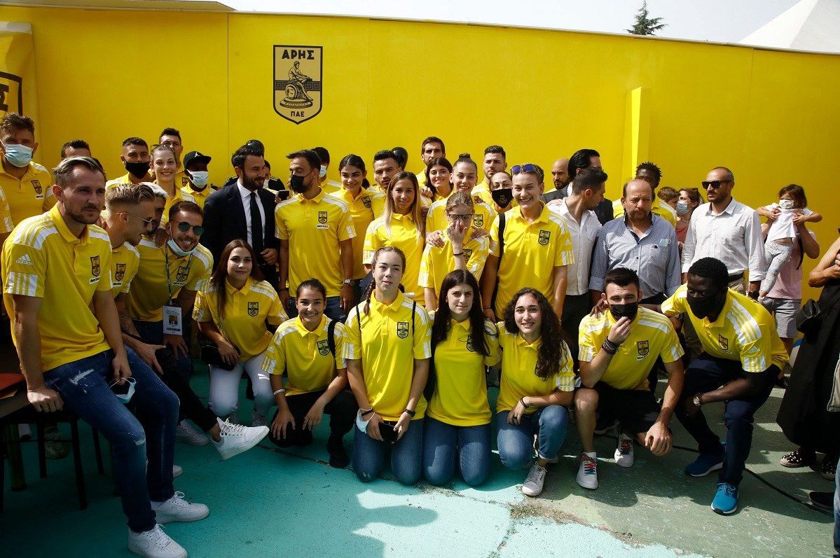 Άρης: Σε... Κλεάνθης Βικελίδης μετέτρεψαν την 85η ΔΕΘ οι οπαδοί του μόλις αντίκρισαν την ποδοσφαιρικό ομάδα στο περίπτερο του Άρη.