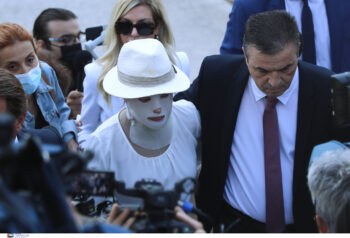 Επίθεση με βιτριόλι: Στο δικαστήριο η Ιωάννα με την ειδική μάσκα - Συγκλονίζεται το πανελλήνιο! (pics)