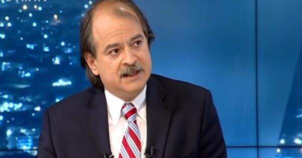 Ο καθηγητής Γιάννης Ιωαννίδης σε συνέντευξή του τόνισε πως δεν υπάρχει λόγος να πάμε σε νέο καταστροφικό lockdown, ενώ υπογράμμισε πως η χορήγηση τρίτης δόσης στην παρούσα φάση, δεν είναι καλή στρατηγική.
