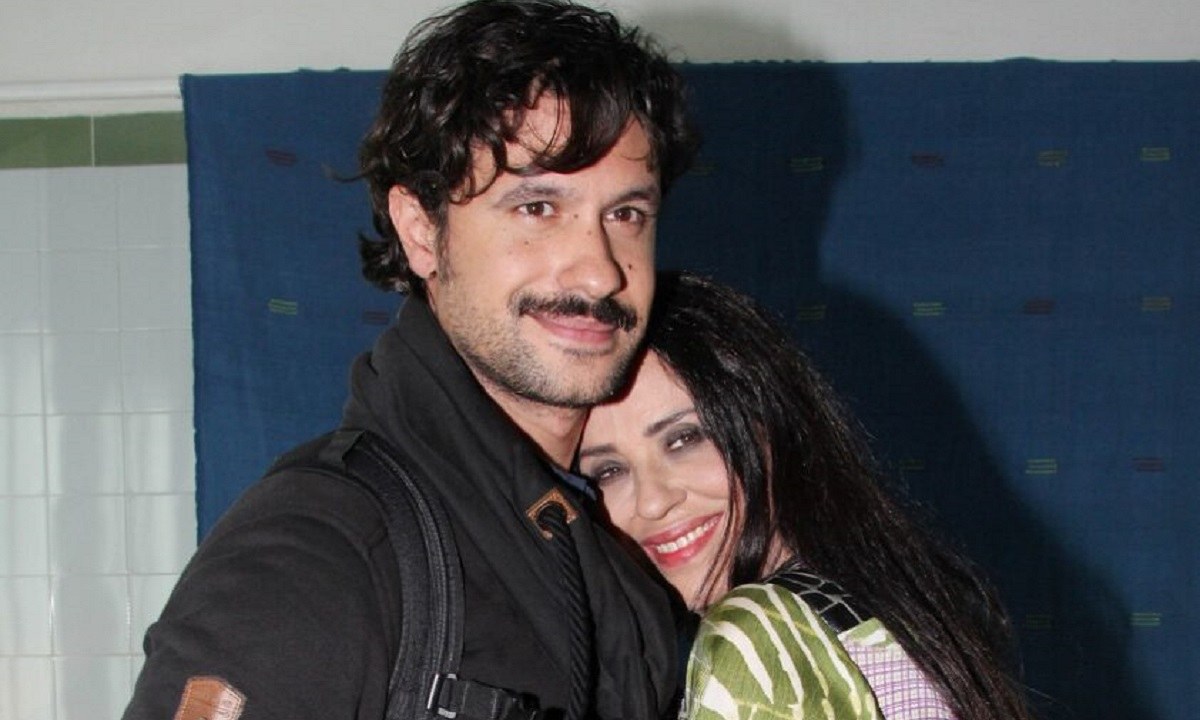 Σασμός: Αυγουστίδης: «Τώρα βλεπόμαστε περισσότερο με τη μητέρα μου»