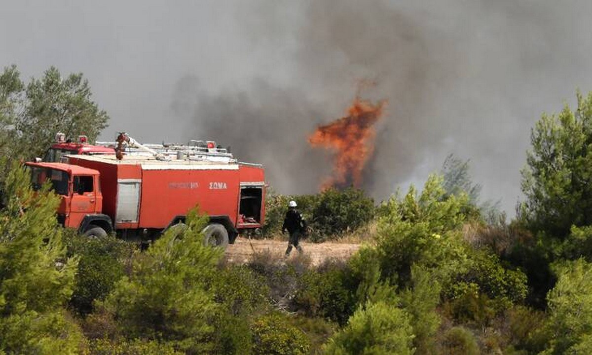 Κρήτη: Φωτιά σε ορεινή περιοχή στα Χανιά – Στo σημείο η πυροσβεστική