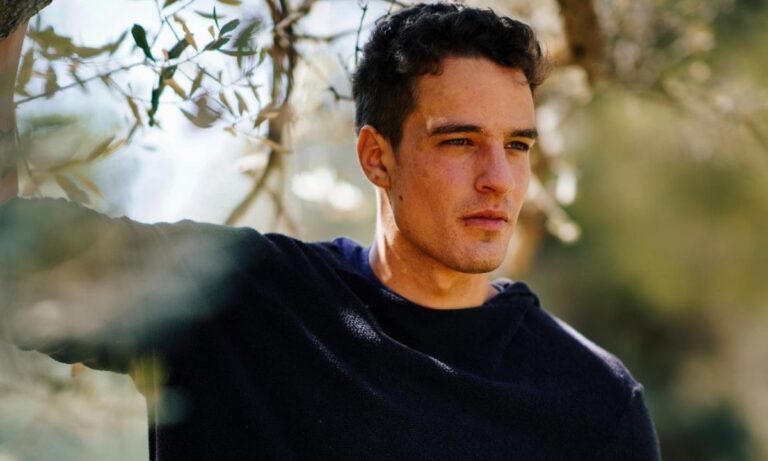 Γη της Ελιάς: Η άγνωστη ζωή του Liam Ireland