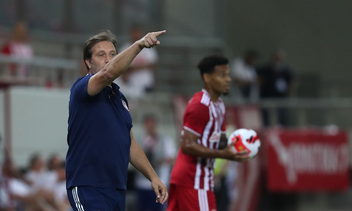 Ολυμπιακός: Γιατί έβγαλε πίεση ο Μαρτίνς; – Αλήθειες, σενάρια και τα ματς που θα κρίνουν τη νέα ανανέωση