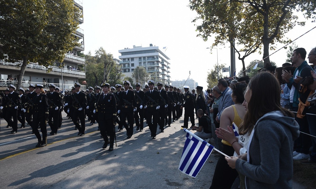 Επιβαρυμένη εμφανίζεται η επιδημιολογική εικόνα στη Θεσσαλονίκη, με αποτέλεσμα οι παρελάσεις να είναι στον... αέρα.