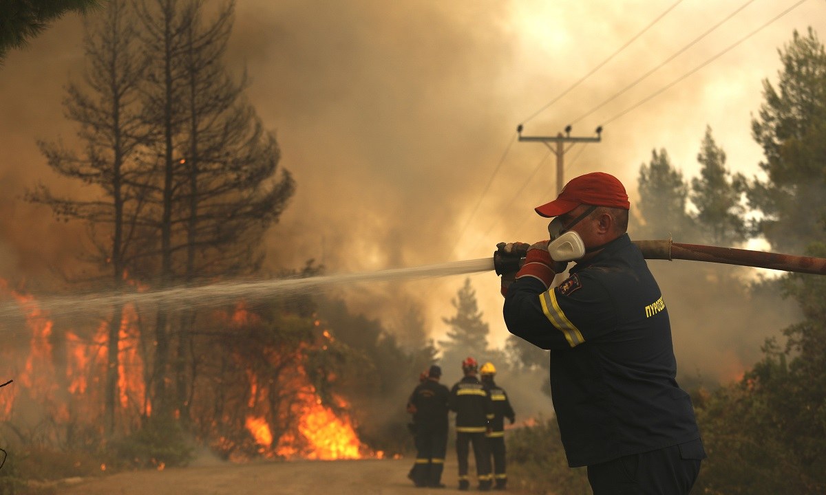 Καταγγελίες «φωτιά» για άδειες στην Πυροσβεστική την ώρα που καίγονταν η χώρα