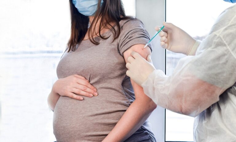 Κορονοϊός: Υπάρχει κίνδυνος αποβολής σε εγκύους που κάνουν mRNA εμβόλια; - Τι δείχνουν έρευνες για έναν από τους πιο ευαίσθητους πληθυσμούς.