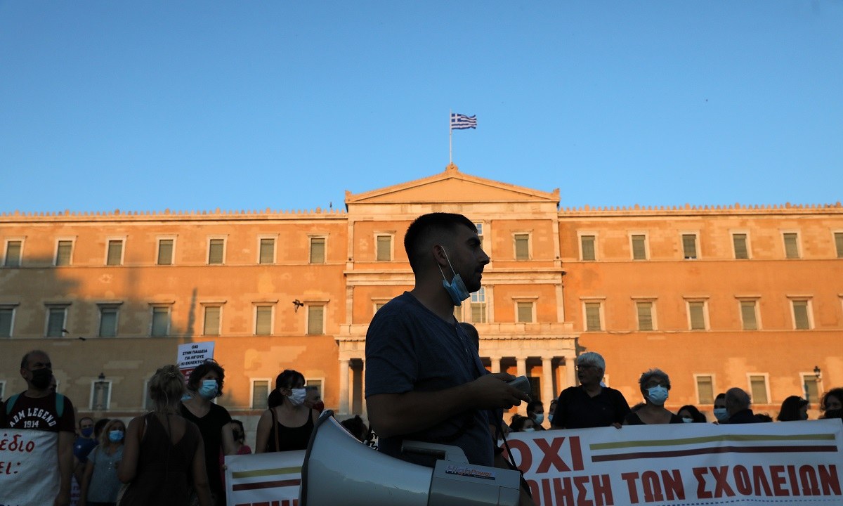 Συλλαλητήριο για τα σχολεία και τα μέτρα με τα οποία ανοίγουν ανακοίνωσαν για τις 15 Σεπτεμβρίου προαναγγείλουν οι εκπαιδευτικοί.