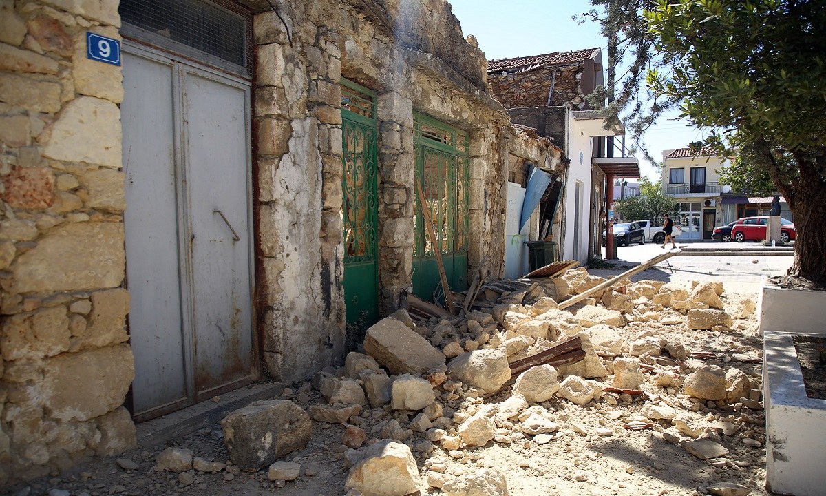 Σεισμός Κρήτη: Μήνυμα από το 112: «Μην μπαίνετε σε κτίρια που έχουν υποστεί ζημιά»