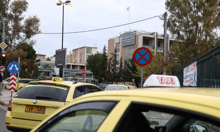Άγριος ξυλοδαρμός γυναίκας μέσα σε ταξί στο κέντρο της Αθήνας