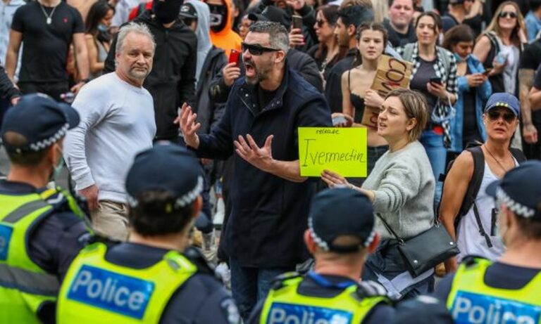 Πλαστικές σφαίρες σε όσους αντιδρούν στον υποχρεωτικό εμβολιασμό - Video σοκ κάνει τον γύρο του κόσμου