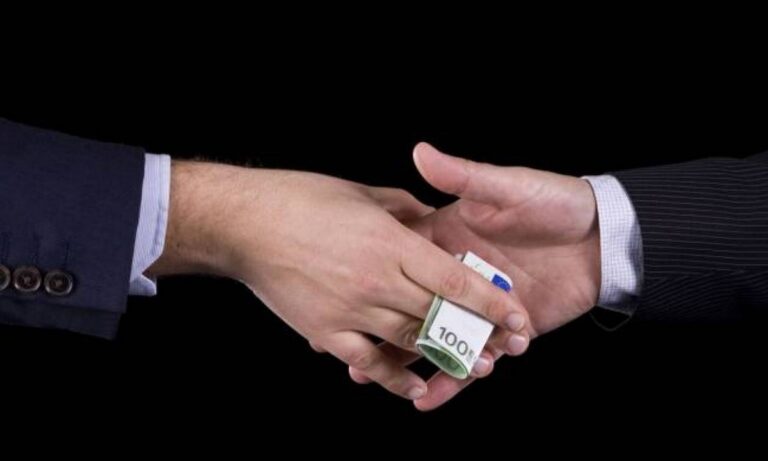 Νέος ποινικός κώδικας – Δωροδοκία: Ξεκάθαρο παράθυρο για να γλιτώσεις την ποινή!