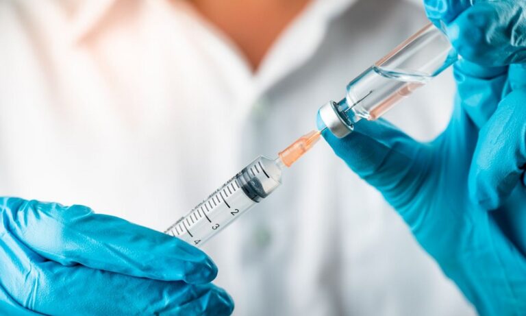 Κορονοϊός – εμβόλια: Αυτές είναι οι παρενέργειες της 3ης δόσης