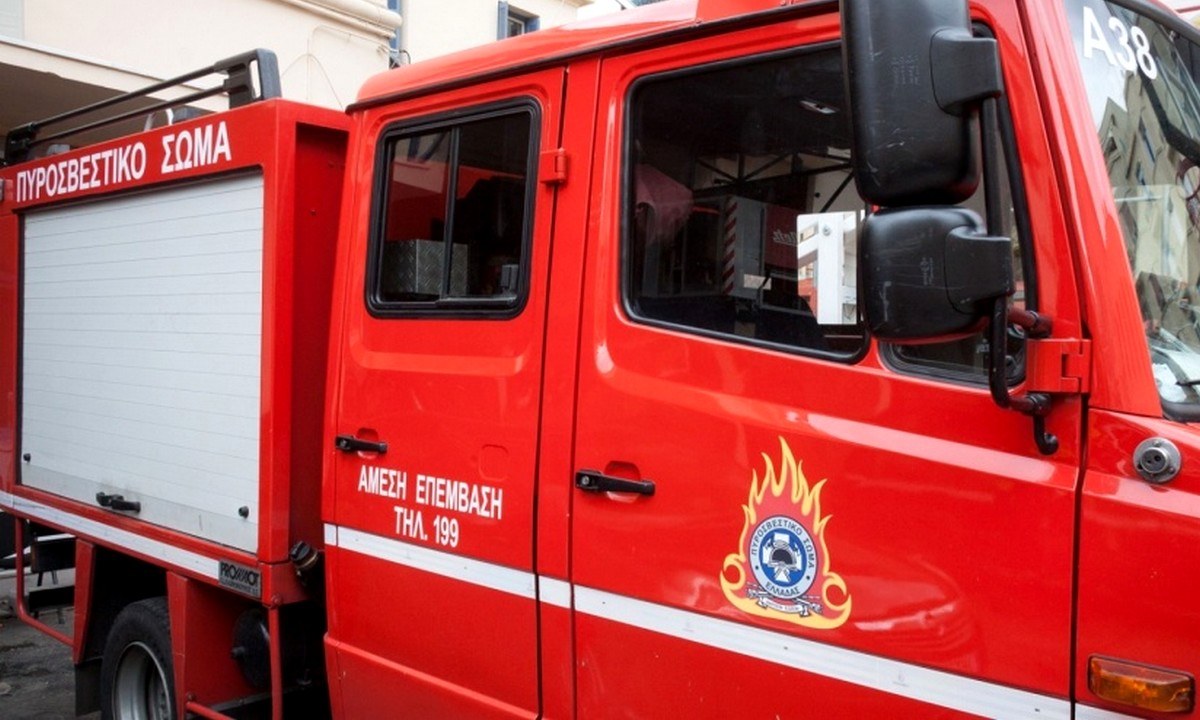Έκρηξη και πυρκαγιά σε σπίτι στα Καλύβια – Επτά τραυματίες, οι δύο σε σοβαρή κατάσταση
