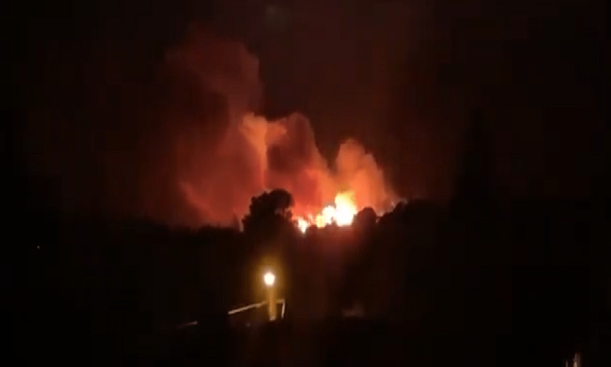 Νέα Μάκρη: Φωτιά κοντά σε σπίτια και στο μοναστήρι του Αγίου Εφραίμ