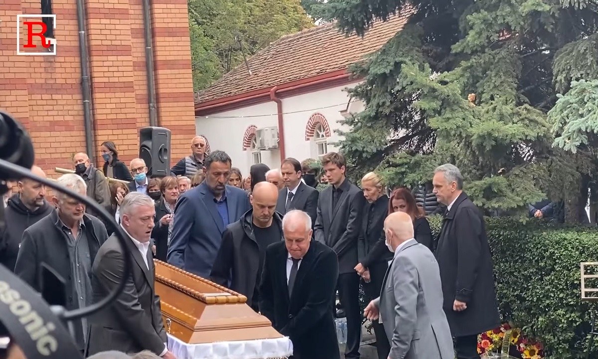 Κηδεία Ίβκοβιτς: Σήκωσαν το φέρετρο Ομπράντοβιτς, Ντίβατς και Ράτζα! (vid)