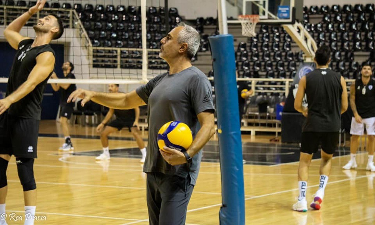 Στο νοσοκομείο ο Γιάννης Καλμαζίδης – Αγωνία για τον προπονητή του ΠΑΟΚ