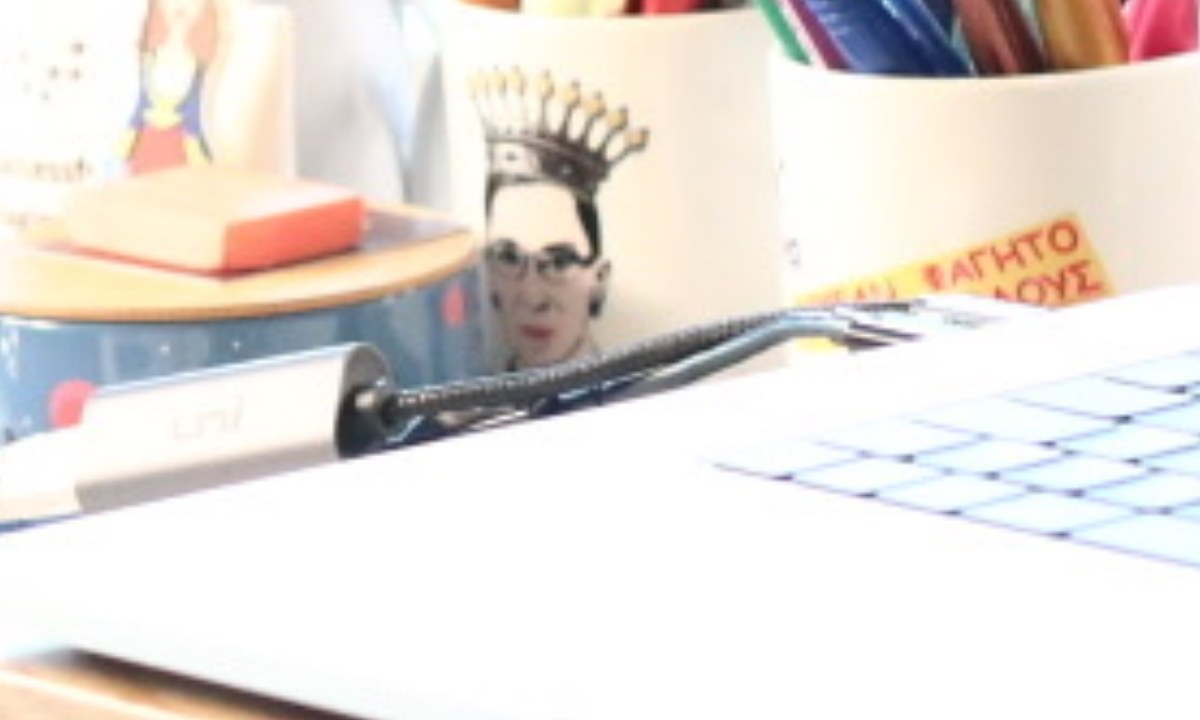 Κατερινα Σακελλαροπούλου μαξιλάρι γάτα 2