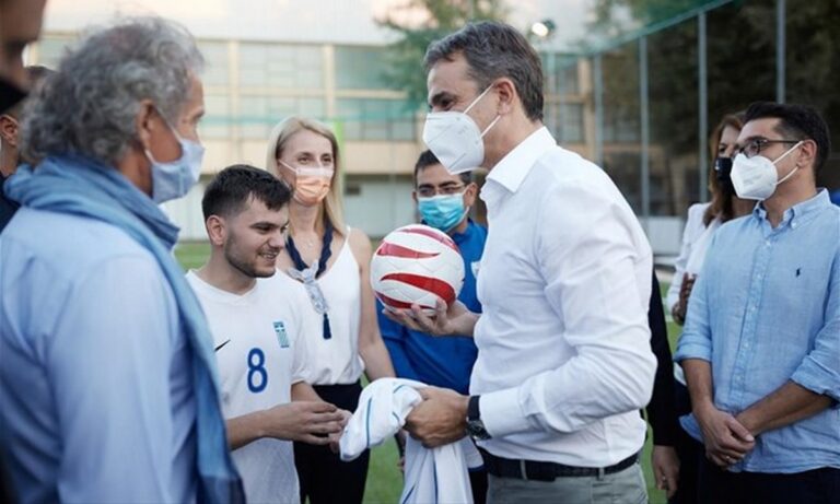 ΔΕΘ 2021 – Κυριακός Μητσοτάκης: Απίστευτη ατάκα στην Εθνική Ομάδα Ποδοσφαίρου Τυφλών