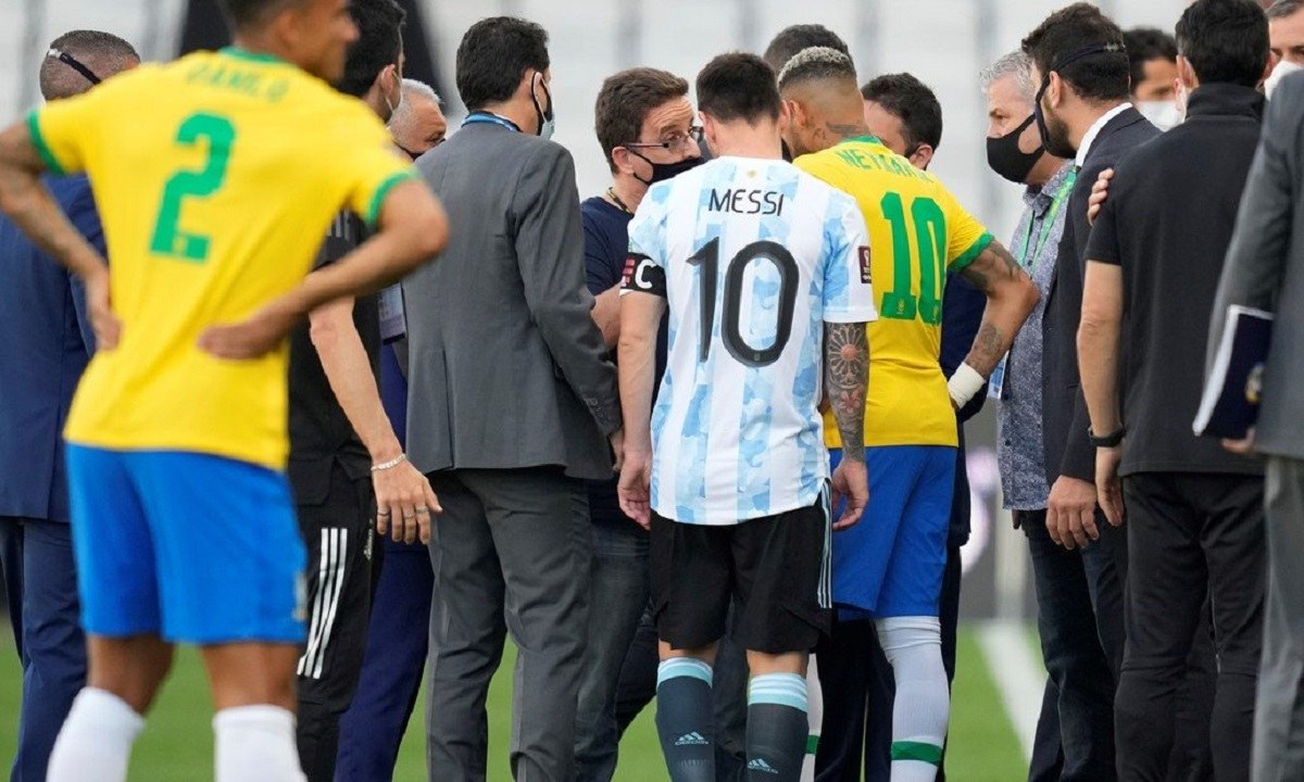 Η ποδοσφαιρική ομοσπονδία της Αργεντινής ανακοίνωσε ότι η αναμέτρηση με τη Βραζιλία για τα προκριματικά του Μουντιάλ 2022 διεκόπη οριστικά.