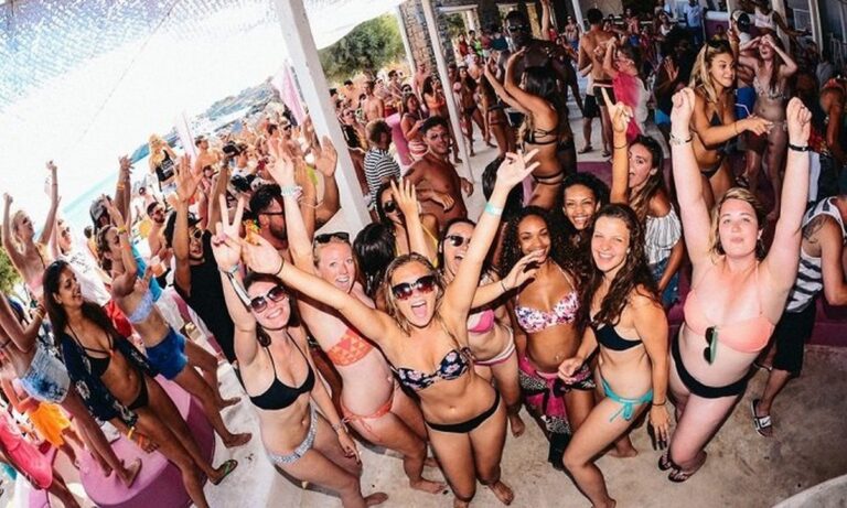 Μύκονος: Αυτή είναι η Μις κορυφαίο μπικίνι (vid)