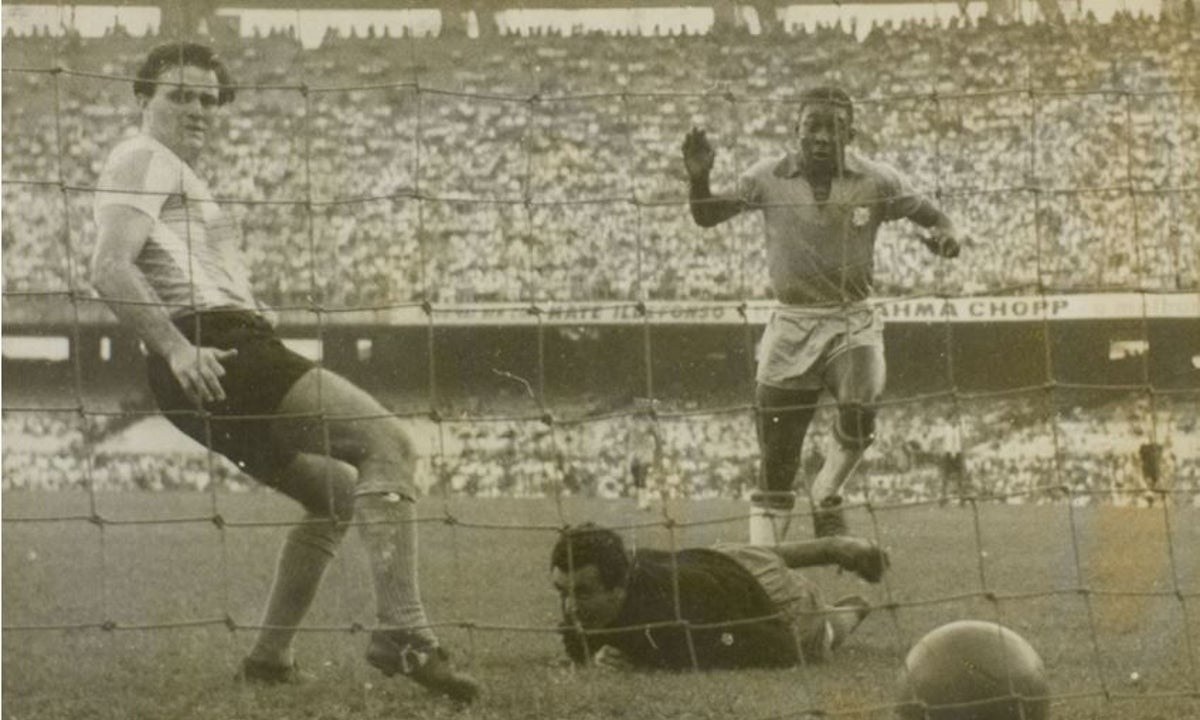 Σαν σήμερα το 1956, ο 16χρονος τότε Πελέ, πέτυχε το πρώτο του γκολ με τη φανέλα της Σάντος.