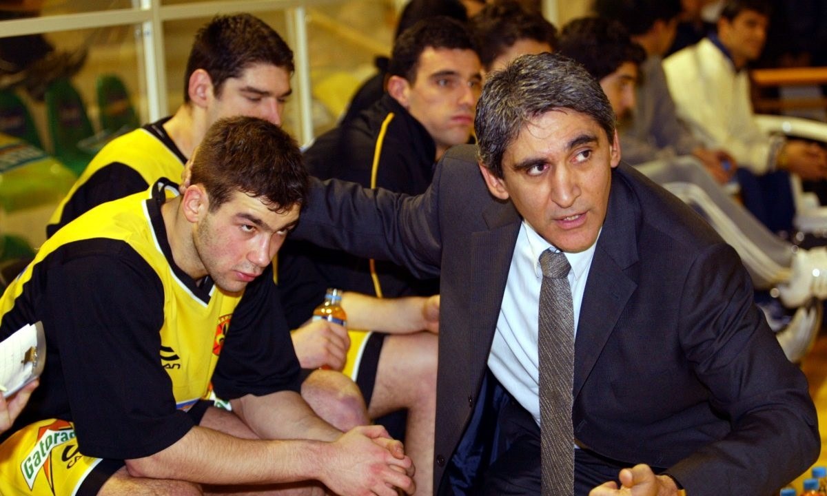 Στις 2 Αυγούστου του 1996 ο Παναγιώτης Γιαννάκης έδωσε τον τελευταίο του αγώνα πριν κρεμάσει τα παπούτσια του και έξι μήνες μετά φόρεσε κοστούμι προπονητή.