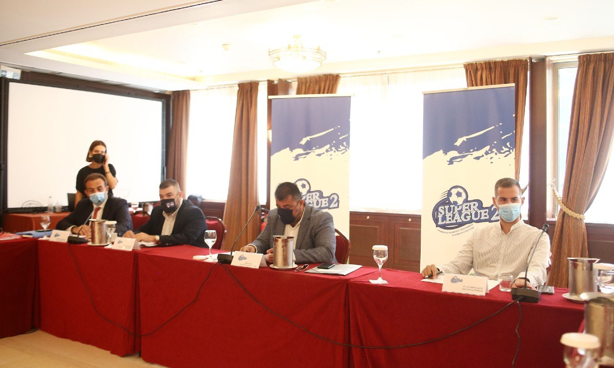 Καμία περίπτωση να ξεκινήσει το πρωτάθλημα της Super League 2 το προσεχές Σαββατοκύριακο. Έκπληξη αν θα γίνει η πρώτη σέντρα το επόμενο! Την Τρίτη (5/10) η κλήρωση.