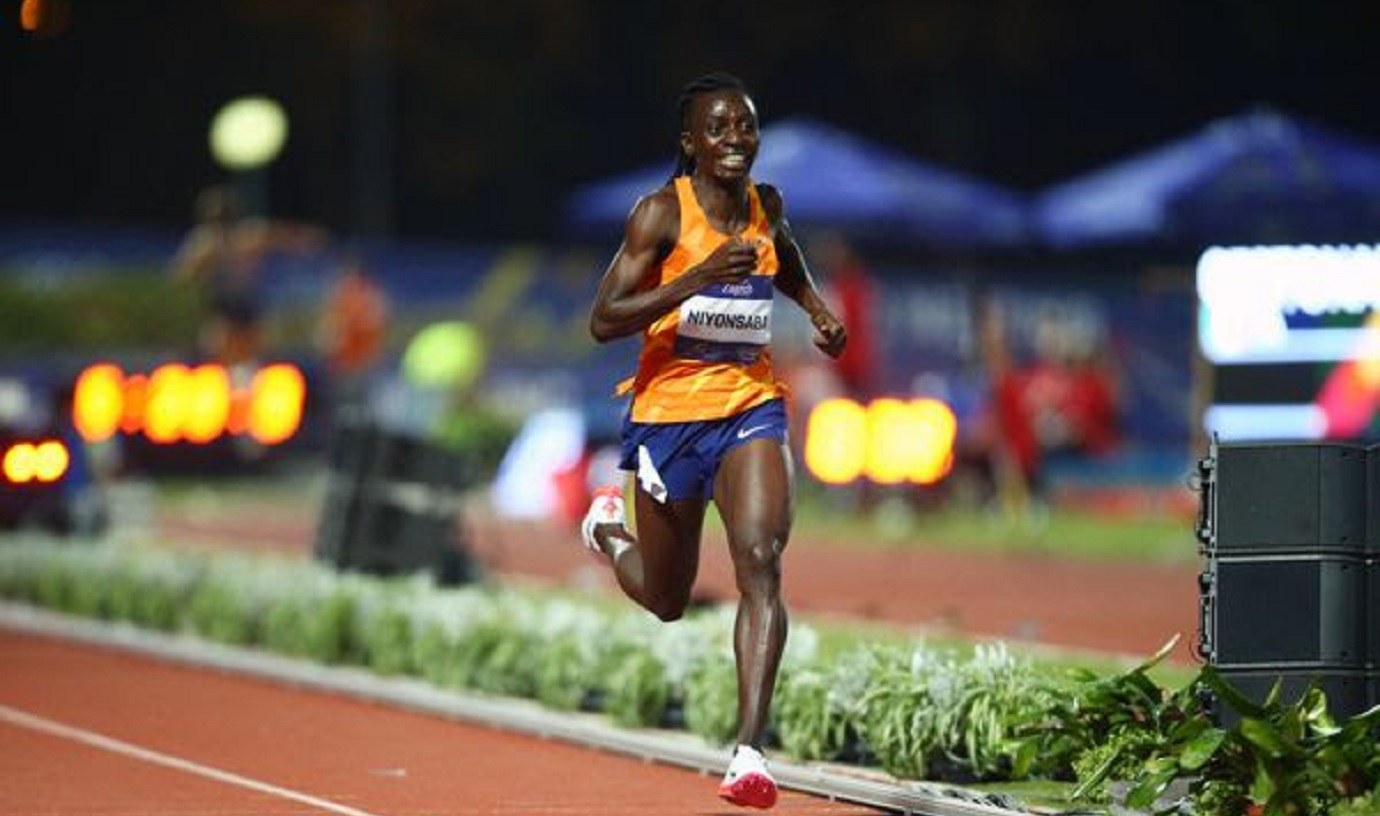Η Φράνσιν Νιονσάμπα έκανε παγκόσμιο ρεκόρ στα 2.000μ. στο Ζάγκρεμπ
