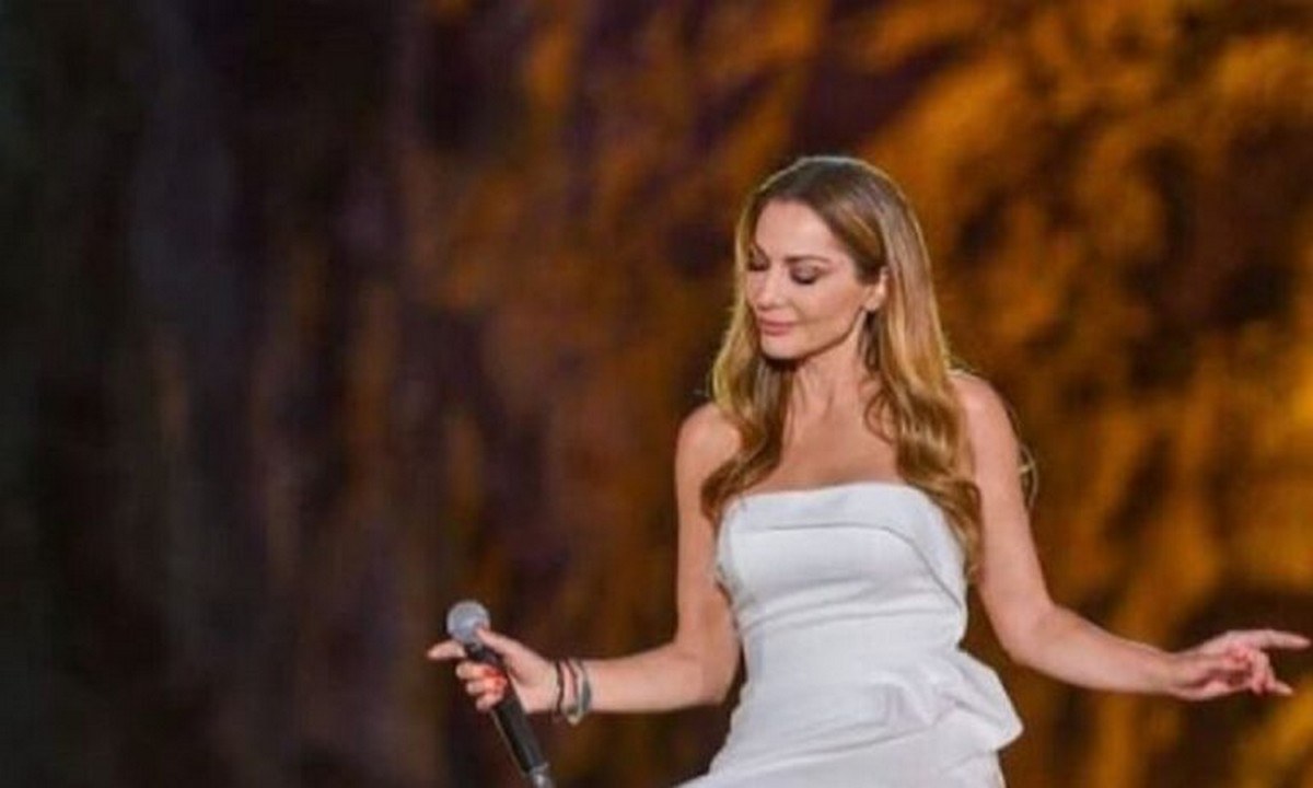 Δέσποινα Βανδή: Βόλτες στην Ερμού με πασίγνωστο ηθοποιό και οι φήμες για σχέση – Δείτε ποιος είναι