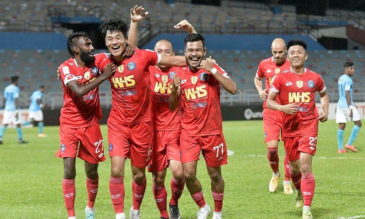 Μαλαισία: Απίστευτο γκολ… με φάουλ «ρουκέτα»! (vid)