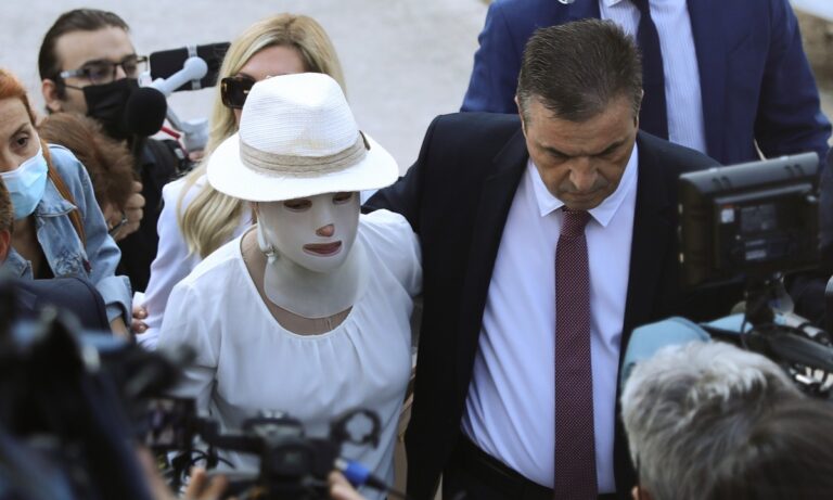 Βιτριόλι: Ποια είναι η 88χρονη χαρτορίχτρα που καθοδηγούσε την 36χρονη δράστρια